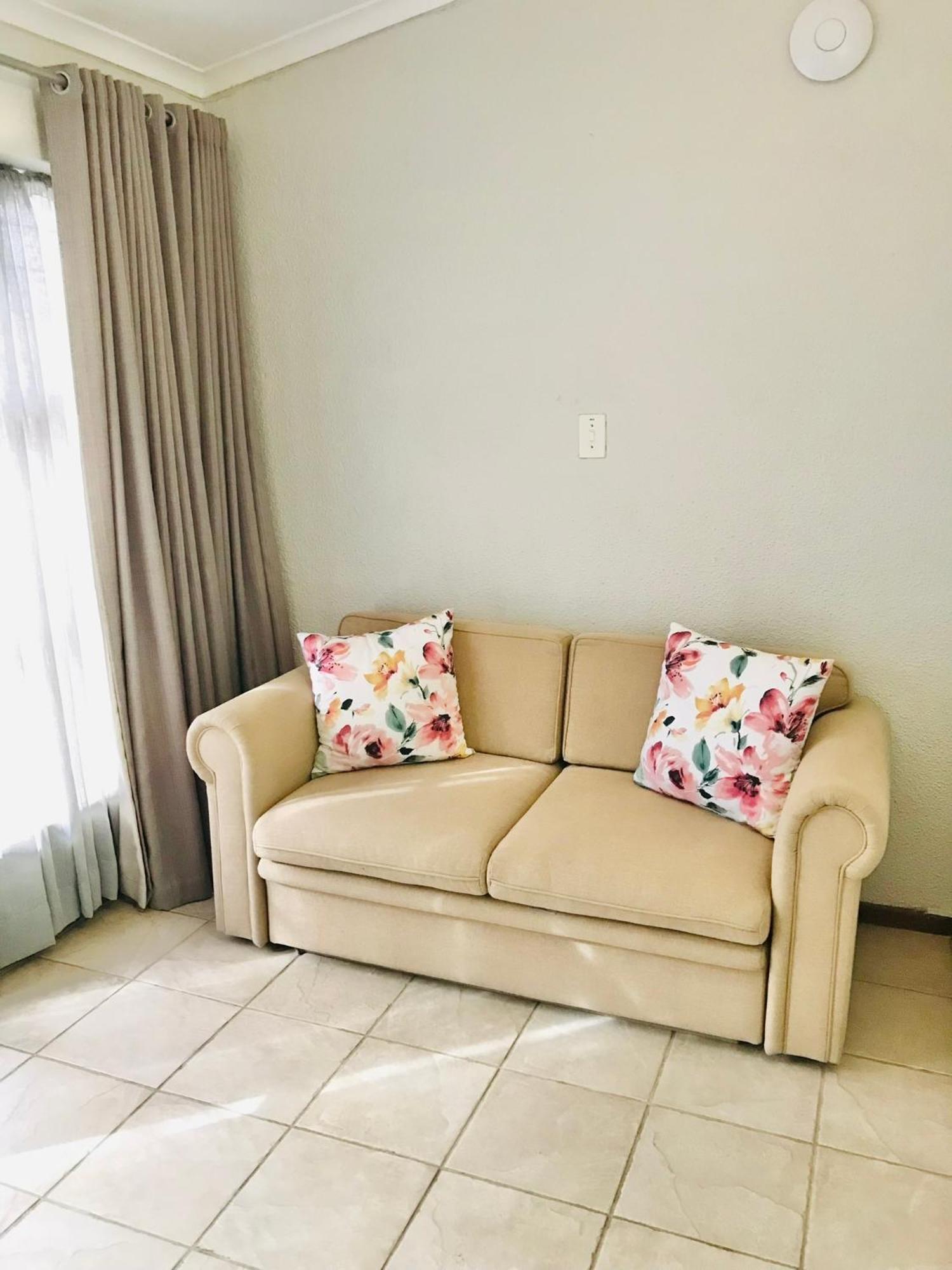 10Vdw Self Catering Apartments Durbanville Bagian luar foto